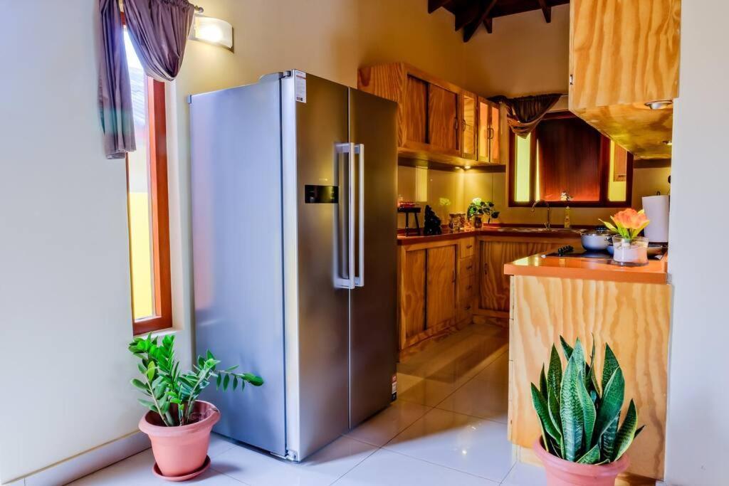 Iona'S Home: Vibrant 2Bedroom Home Near Willemstad Buitenkant foto